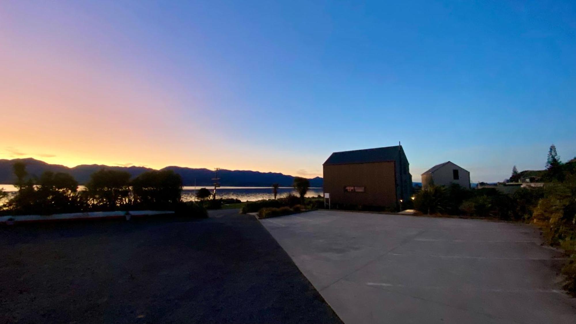 Lake Ferry Hotel Villas Pirinoa Exteriér fotografie