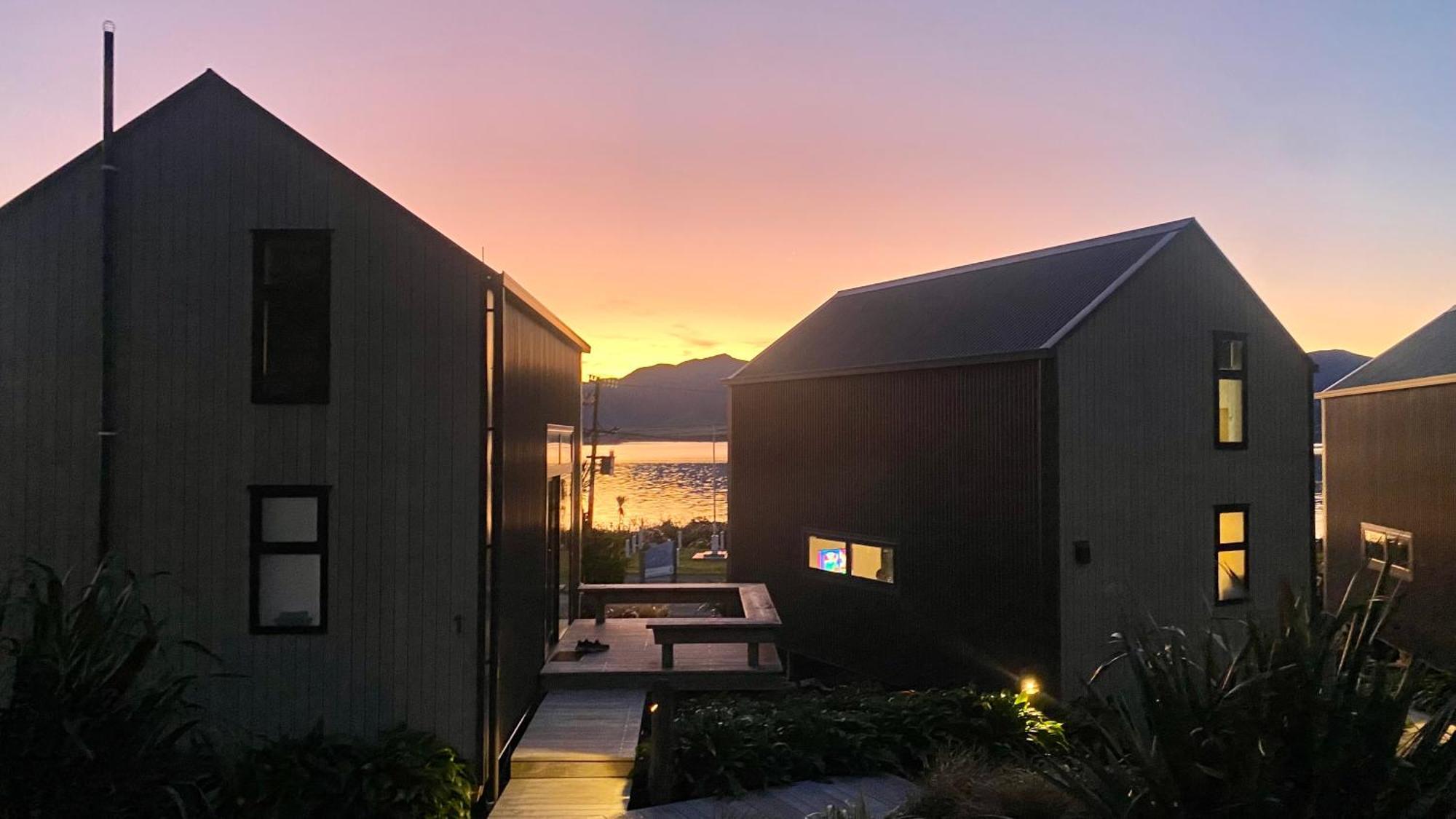 Lake Ferry Hotel Villas Pirinoa Exteriér fotografie