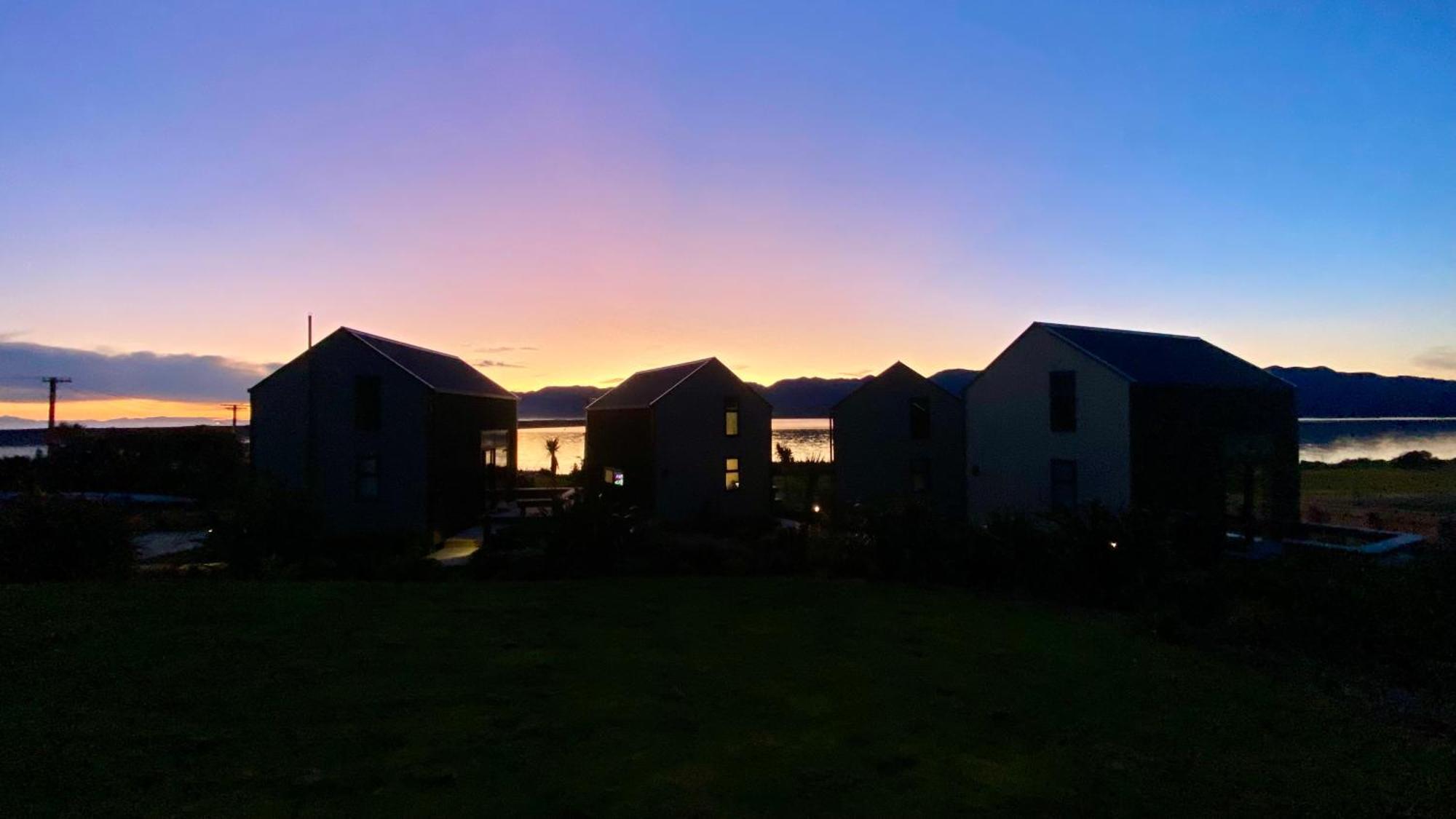 Lake Ferry Hotel Villas Pirinoa Exteriér fotografie
